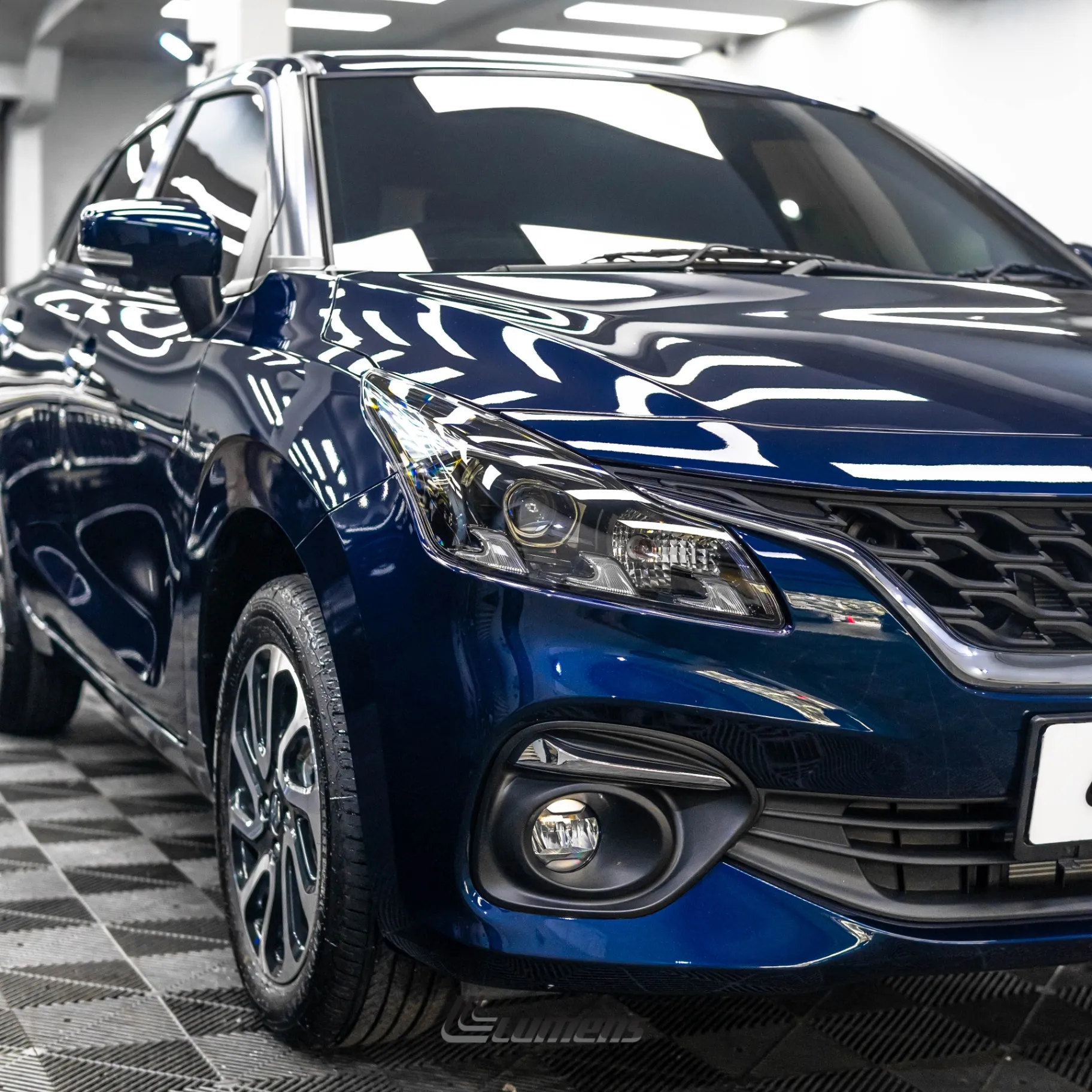 Suzuki Baleno dengan nano ceramic coating premium di studio Lumens Jakarta